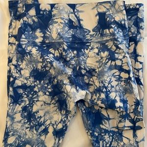 Blue tie dye Lululemon Wunder Under (luxtreme) leggings